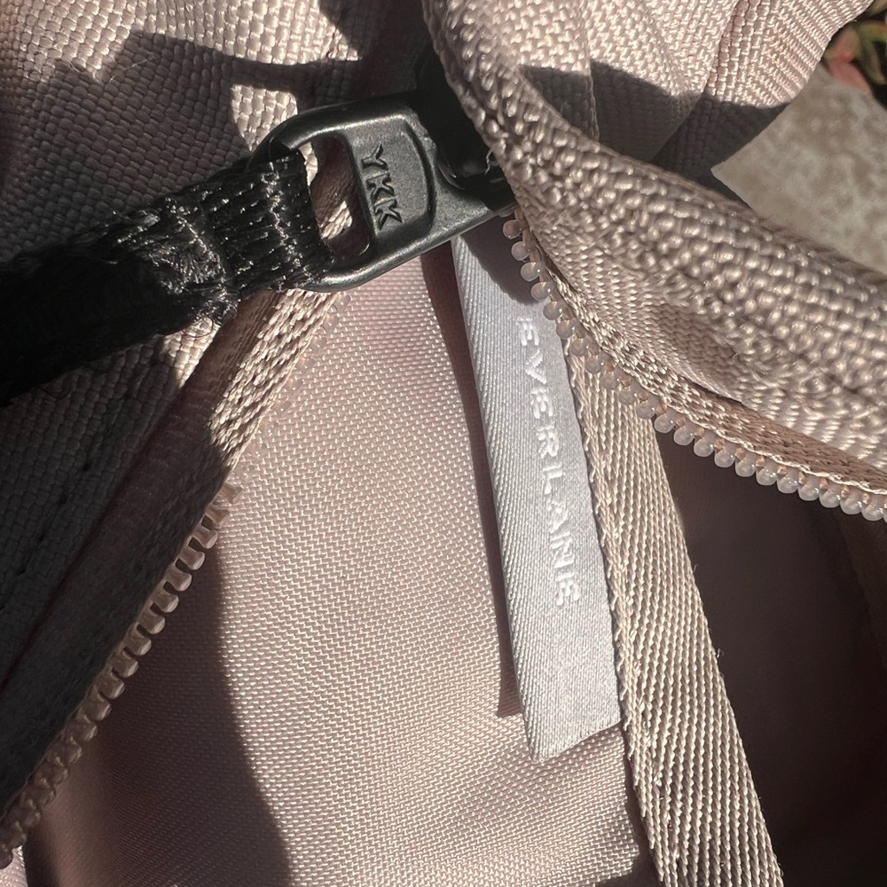 Everlane Women's grayish neutral crossbody bag - Picture 4 of 5
